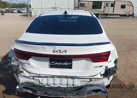 2024 Kia Forte Gt-Line z USA, uszkodzony, nr VIN 3KPF54ADXRE717823